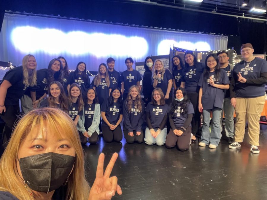 Ms Kim and a group of Ulysses 2023 Seniors at the 2023 Winter Ulysses Fair